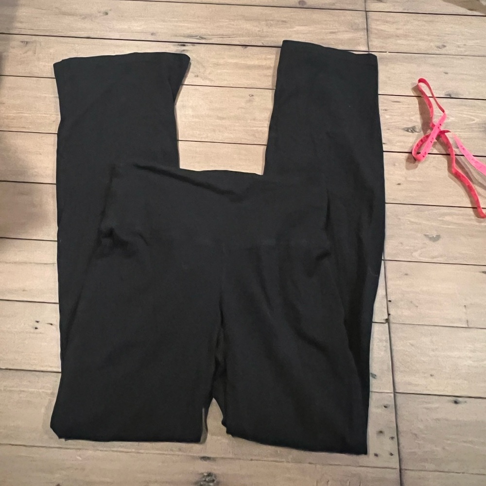 Aritzia TNA straight leg black leggings sz M